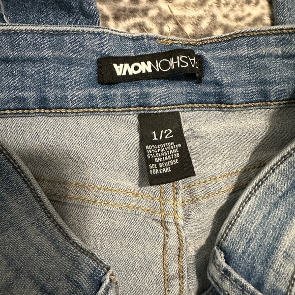 Fashion Nova Jeans Medium Wash Size 1/2 - Picture 7 of 9